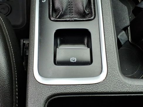 Used 2017 Ford Escape Titanium FWD image 16