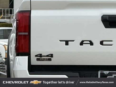 Used 2024 Toyota Tacoma TRD Off-Road image 9