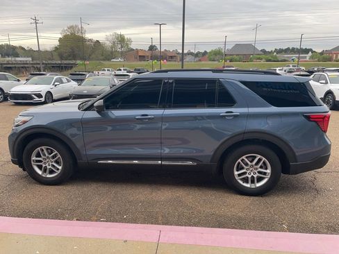 Used 2025 Ford Explorer Active w/ Active Comfort Package image 4