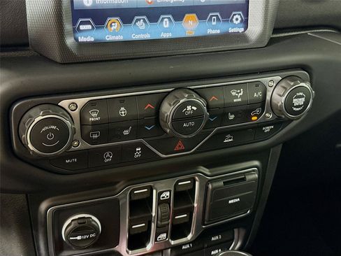 Used 2020 Jeep Gladiator Overland AWD/4WD image 9