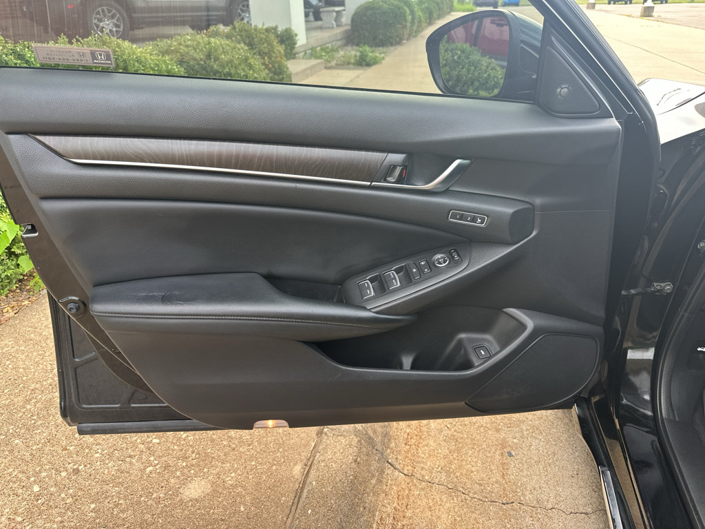 Used 2018 Honda Accord Touring image 15