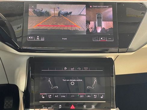 Used 2019 Audi e-tron Premium Plus image 32