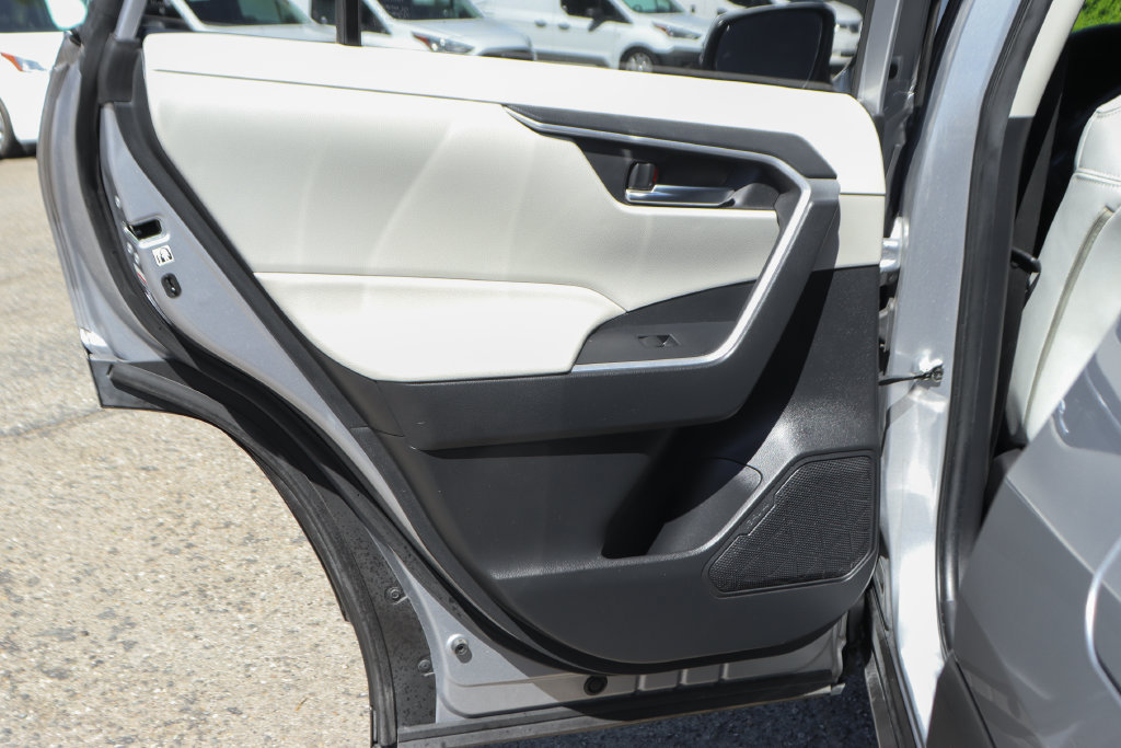 Used 2019 Toyota RAV4 XLE FWD image 34