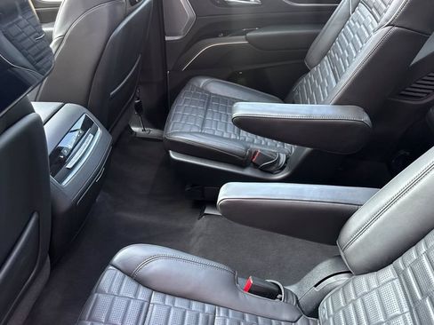 Used 2023 Cadillac Escalade Sport Platinum w/ LPO, ONYX Package AWD/4WD image 5