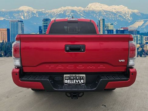 Used 2022 Toyota Tacoma TRD Sport image 7