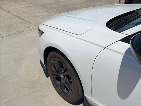 Used 2025 Honda Accord SE image 11