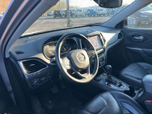 Used 2019 Jeep Cherokee Limited image 2