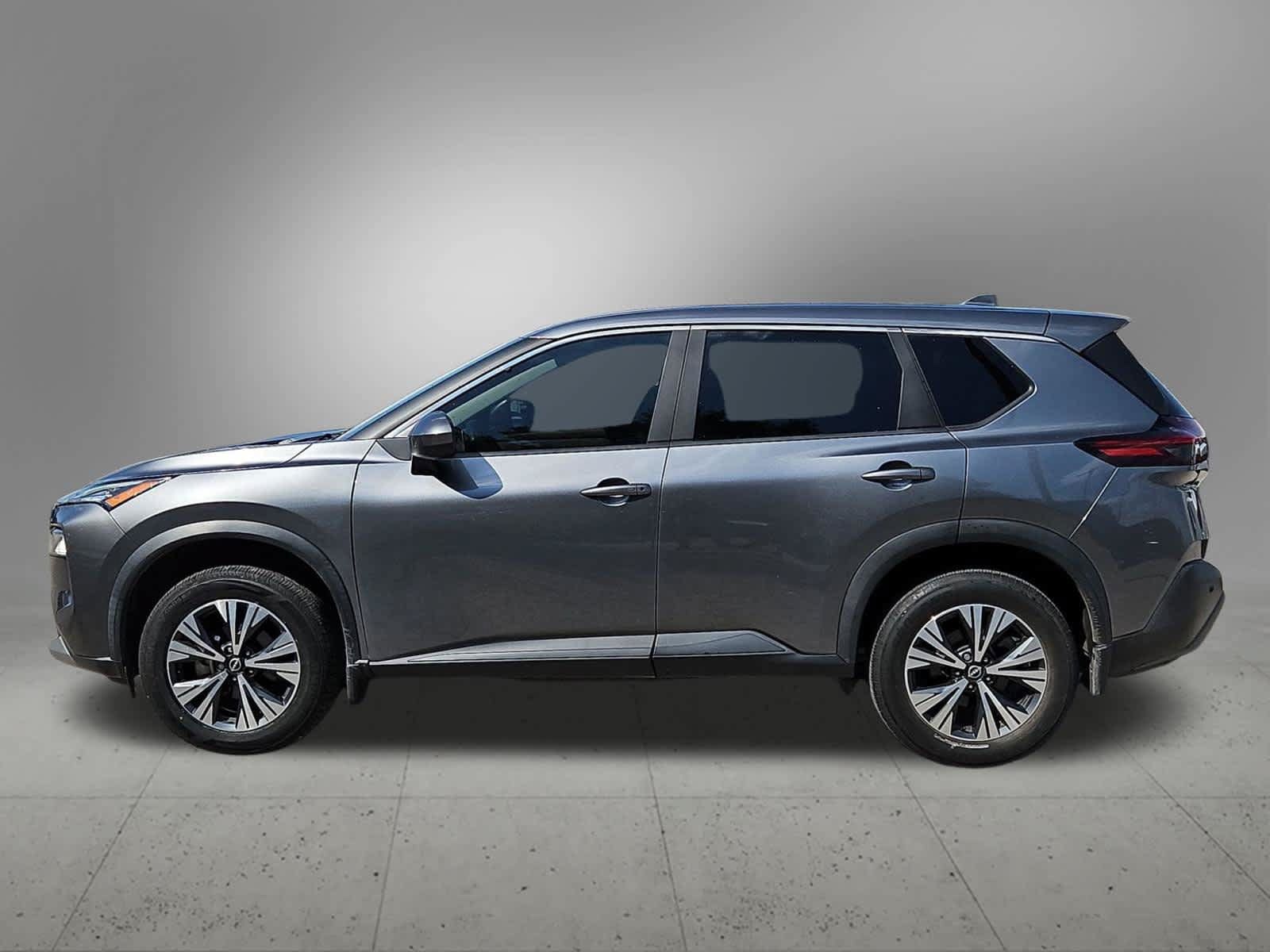 Used 2023 Nissan Rogue SV FWD image 2