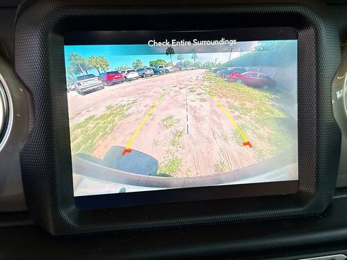 Used 2022 Jeep Wrangler Unlimited Sahara AWD/4WD image 15
