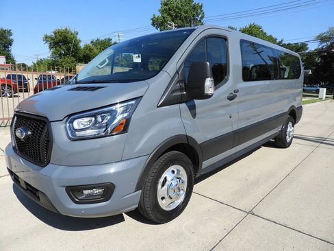 Used 2022 Ford Transit 350 XLT AWD/4WD image 4