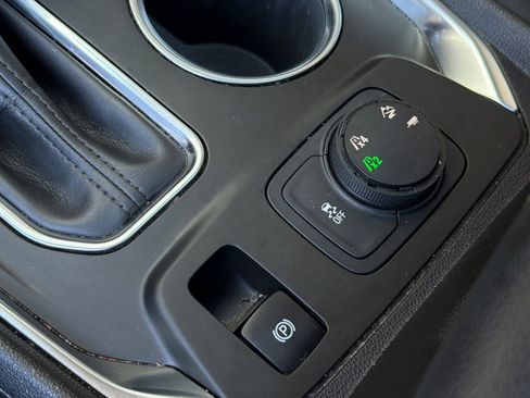 Used 2018 Chevrolet Traverse LT AWD/4WD image 32