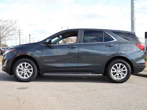Used 2021 Chevrolet Equinox LT image 2
