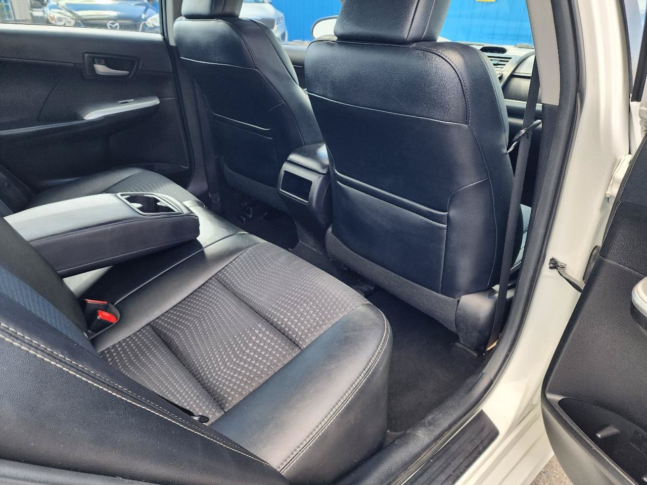 Used 2014 Toyota Camry SE FWD image 25