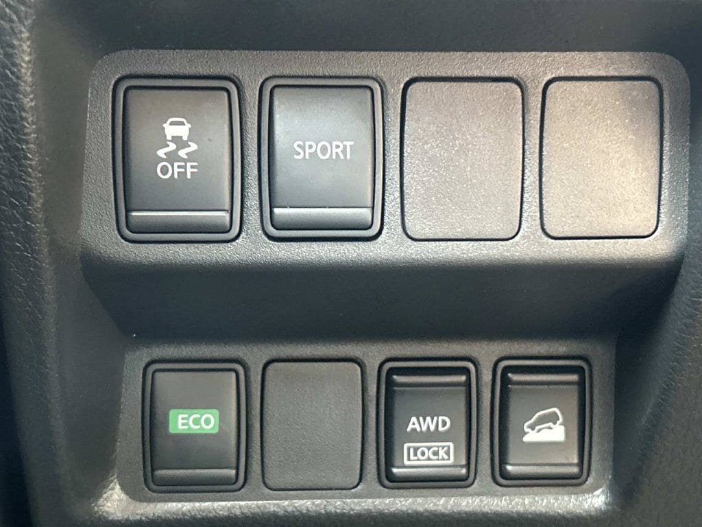 Used 2015 Nissan Rogue SV AWD/4WD image 20