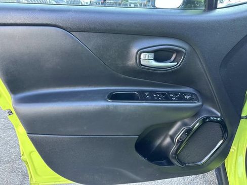 Used 2017 Jeep Renegade Altitude image 14