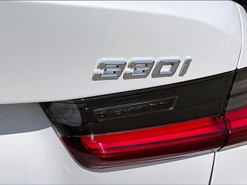 Used 2021 BMW 330i Sedan w/ M Sport Package RWD image 30