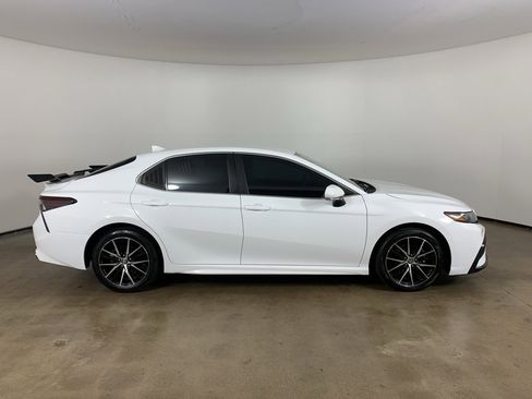 Used 2023 Toyota Camry SE image 7