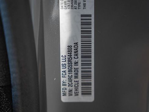 Used 2025 Chrysler Pacifica Select FWD image 42
