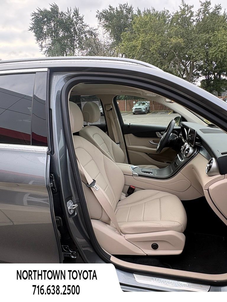 Used 2021 Mercedes-Benz GLC 300 4MATIC image 16