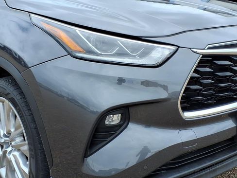 Used 2021 Toyota Highlander Limited w/ Protection Package #3 (TMS) FWD image 8