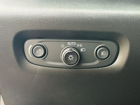 Used 2021 Chevrolet Traverse RS image 35