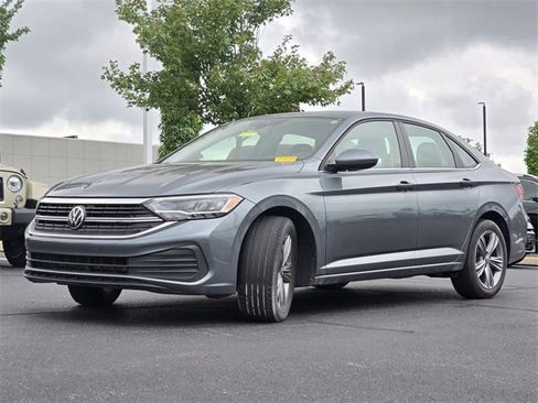 Used 2024 Volkswagen Jetta SE image 18