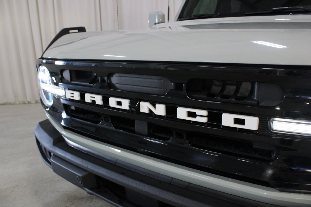 Used 2023 Ford Bronco Outer Banks AWD/4WD image 32
