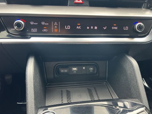 Used 2025 Kia Sportage EX FWD image 7