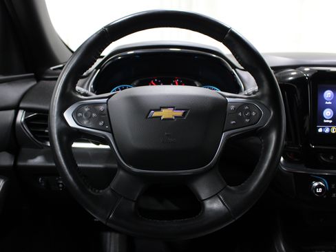 Used 2022 Chevrolet Traverse LT FWD image 12