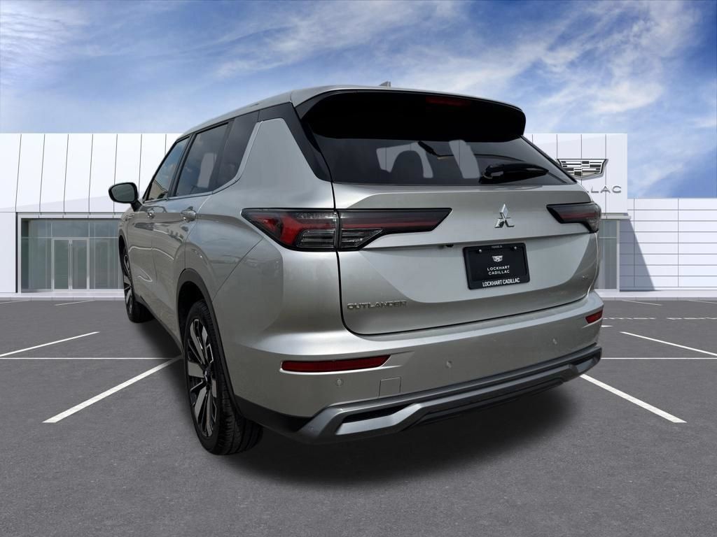 Used 2025 Mitsubishi Outlander SE AWD/4WD image 12