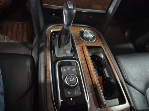 Used 2024 Nissan Armada SL w/ Captain's Chairs Package AWD/4WD image 25