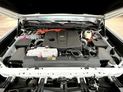 New 2025 Toyota Tundra Platinum image 18