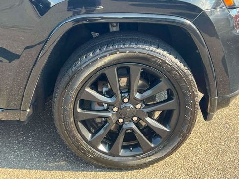 Used 2019 Jeep Grand Cherokee Altitude AWD/4WD image 14