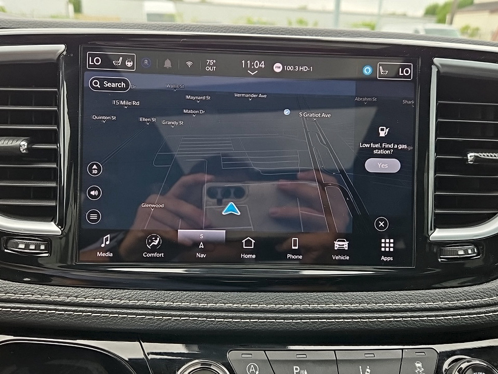 Used 2025 Chrysler Pacifica Limited FWD image 17