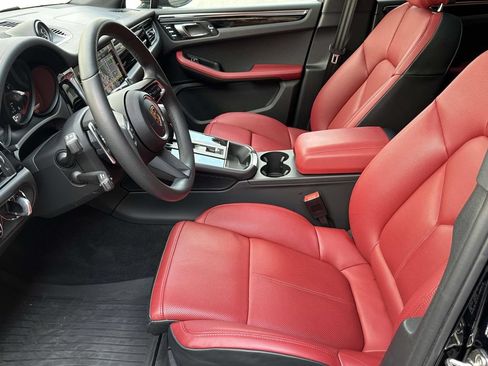 Used 2025 Porsche Macan AWD/4WD image 21