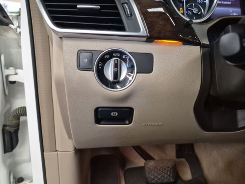 Used 2014 Mercedes-Benz GL 450 4MATIC image 24