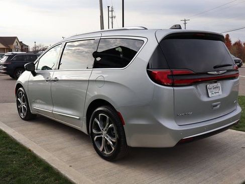 New 2026 Chrysler Pacifica Pinnacle image 34