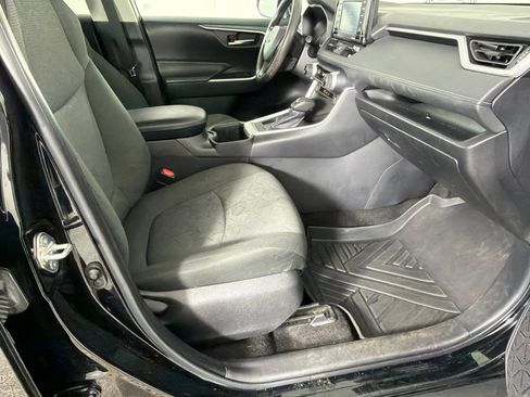 Used 2022 Toyota RAV4 XLE FWD image 13
