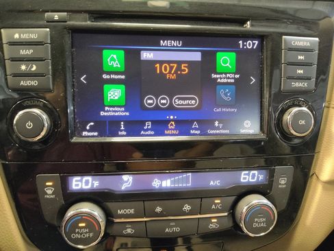 Used 2018 Nissan Rogue SV w/ Sun & Sound Touring Package FWD image 25