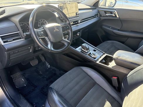 Used 2022 Mitsubishi Outlander SE image 11