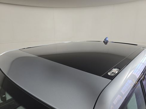 Used 2023 Rivian R1T Launch Edition image 13