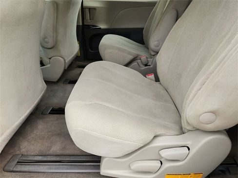 Used 2012 Toyota Sienna LE image 20