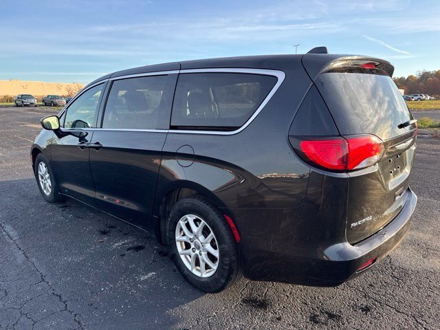 Used 2017 Chrysler Pacifica Touring FWD image 6