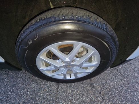 Used 2023 Chevrolet Equinox LT image 35