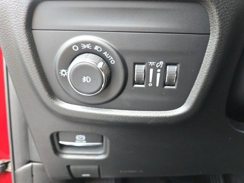 Used 2024 Jeep Grand Cherokee L Overland w/ Advanced Protech Group III image 35