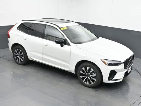 Used 2025 Volvo XC60 B5 Plus AWD/4WD image 37