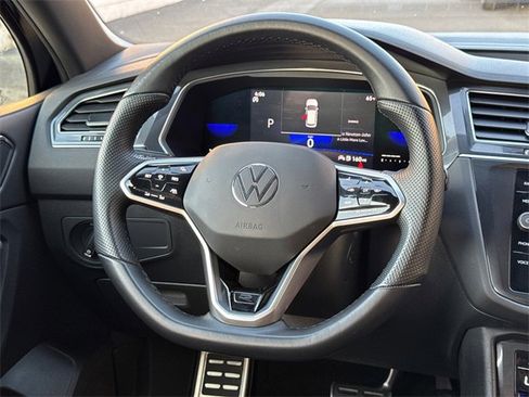Certified 2022 Volkswagen Tiguan SE R-Line image 32