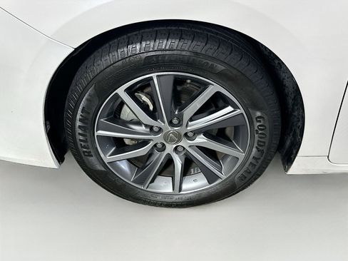 Used 2017 Lexus ES 300h w/ Luxury Package FWD image 11