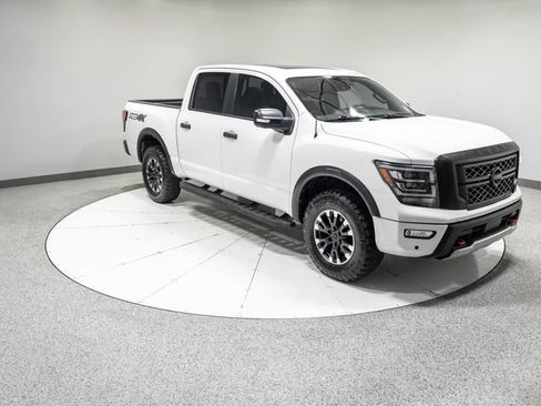 Used 2020 Nissan Titan PRO-4X w/ Pro-4x Convenience Package AWD/4WD image 32