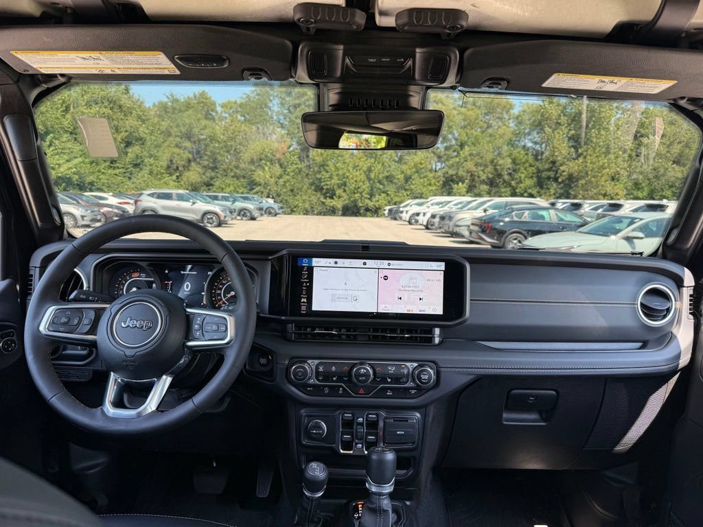 Used 2024 Jeep Wrangler Unlimited Sahara w/ Technology Group AWD/4WD image 24